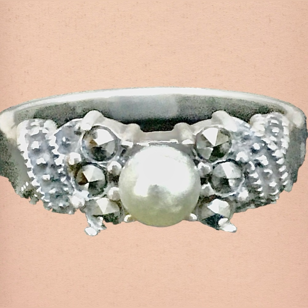 EUC! STERLING SILVER FAUX PEARL RING